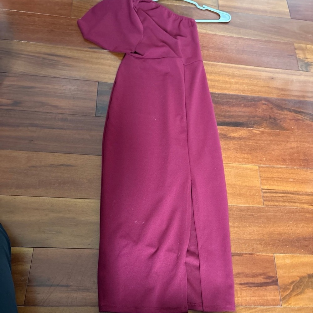 PrettyLittleThing Asymmetrical One-Shoulder Dress in Burgundy